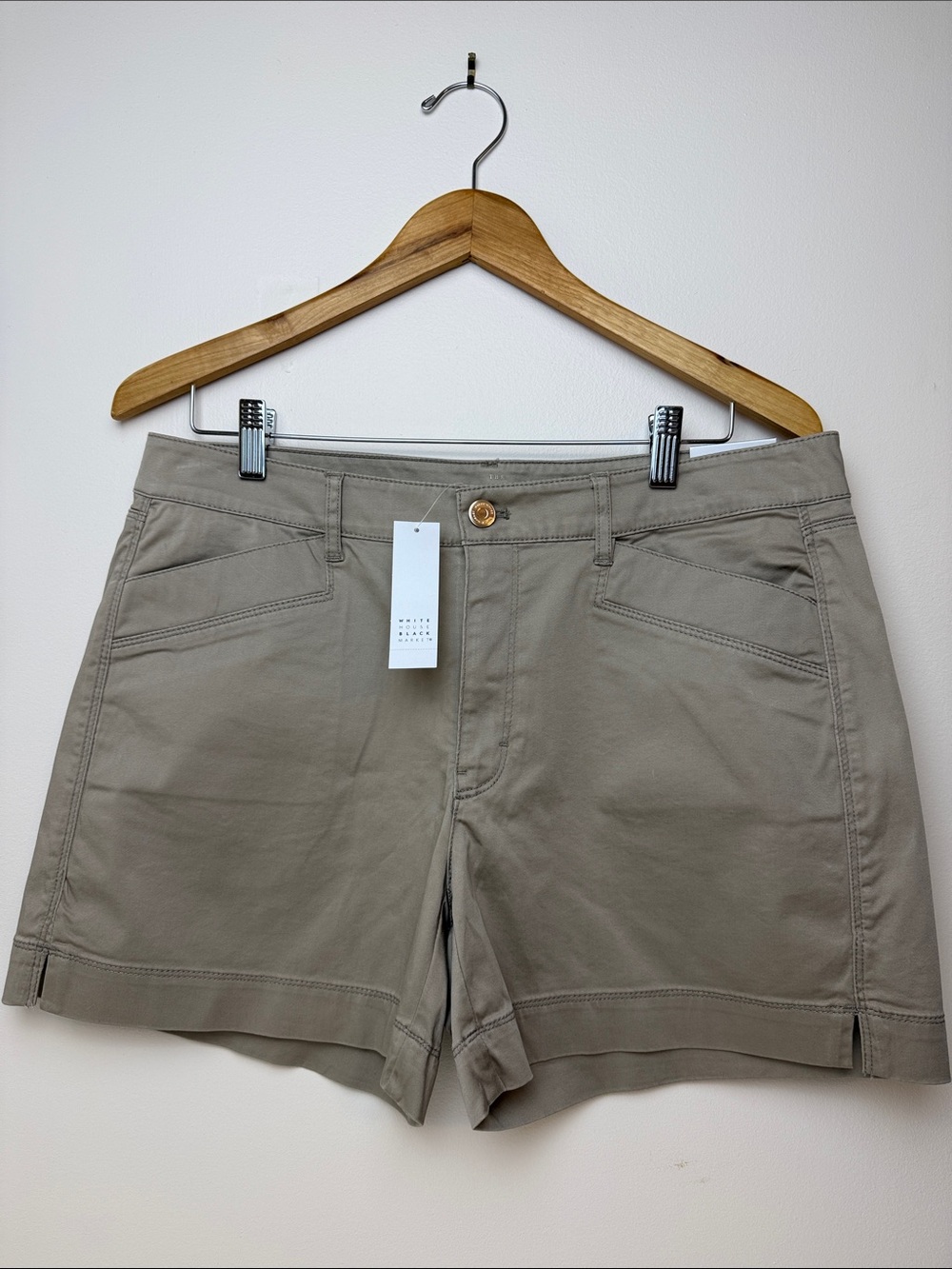 NWT WHBM Mid-Rise 5-inch Casual Sateen Shorts - Size 12 Sandstone (Tan/Khaki)